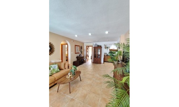 Herverkoop - Vrijstaande Villa -
San Miguel de Salinas