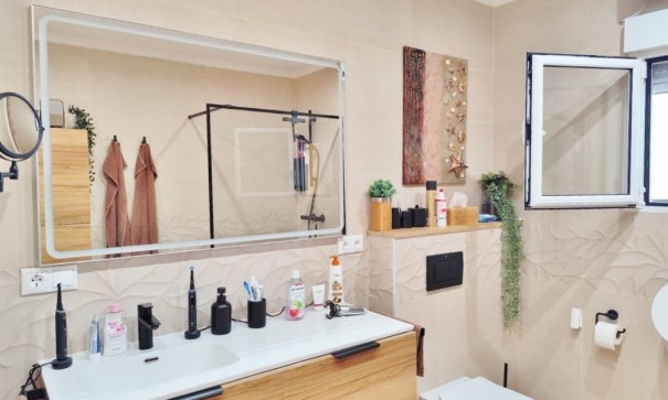 Herverkoop - Vrijstaande Villa -
San Miguel de Salinas