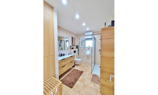 Herverkoop - Vrijstaande Villa -
San Miguel de Salinas