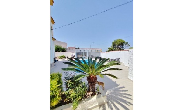 Herverkoop - Vrijstaande Villa -
San Miguel de Salinas