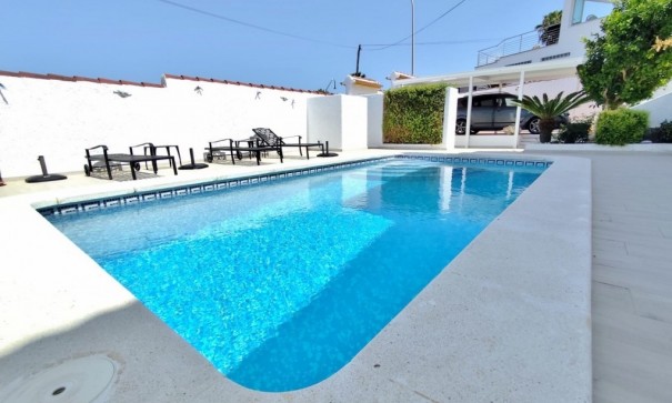 Herverkoop - Vrijstaande Villa -
San Miguel de Salinas