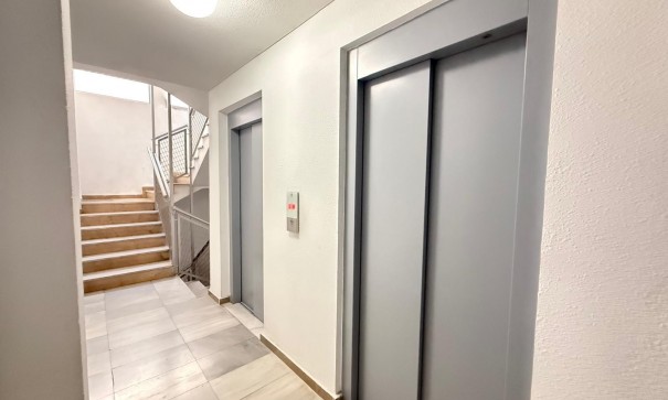 Sale - Apartment Flat -
Torrevieja - Playa de los Locos