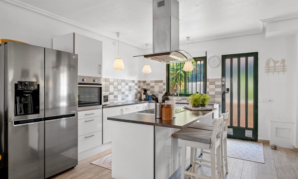 Resale - Freistehende Villa -
Algorfa