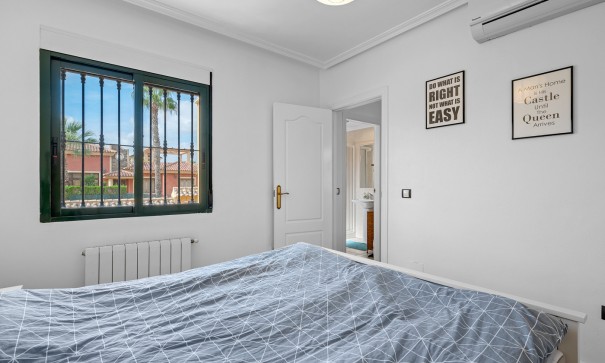 Resale - Freistehende Villa -
Algorfa