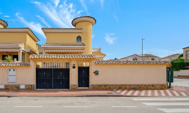 Resale - Freistehende Villa -
Algorfa