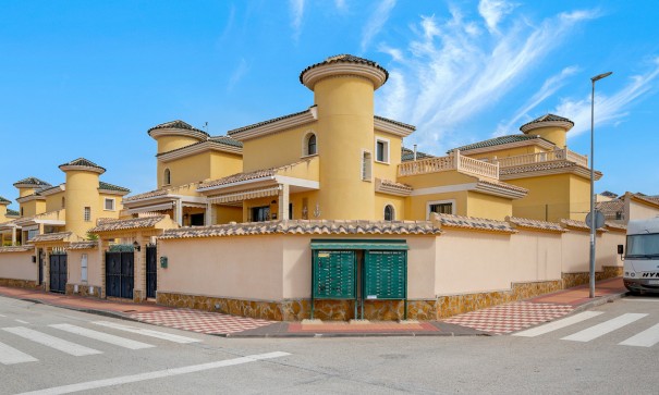 Resale - Freistehende Villa -
Algorfa