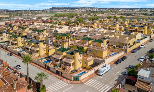 Resale - Freistehende Villa -
Algorfa