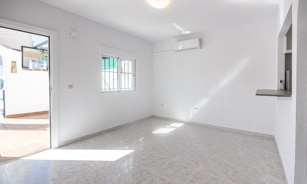 Sprzedaż - Dom miejski -
San Miguel de Salinas