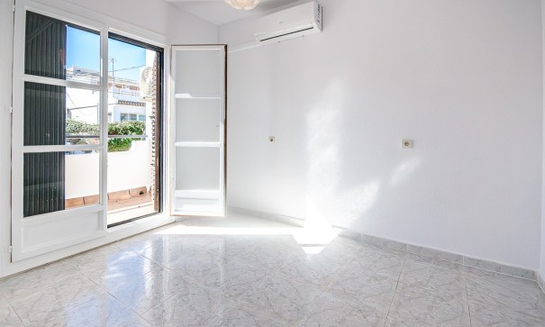 Sprzedaż - Dom miejski -
San Miguel de Salinas