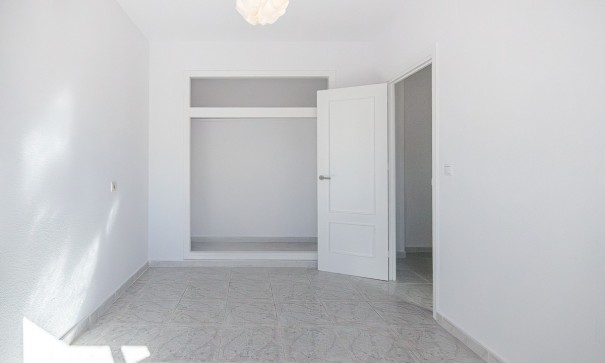 Sprzedaż - Dom miejski -
San Miguel de Salinas