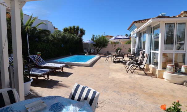 Resale - Freistehende Villa -
Hondón de las Nieves