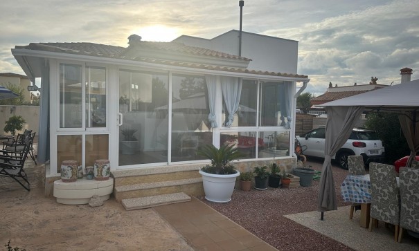 Resale - Freistehende Villa -
Hondón de las Nieves