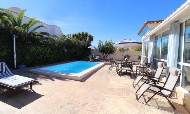 Resale - Freistehende Villa -
Hondón de las Nieves