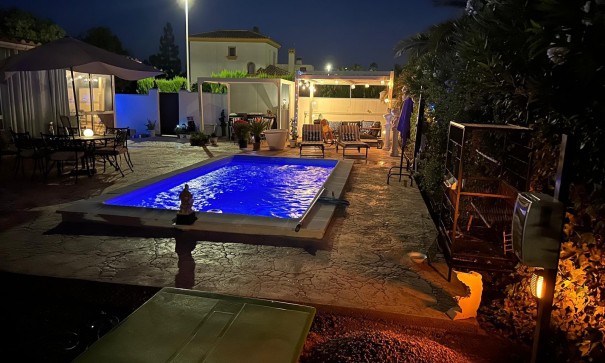 Resale - Freistehende Villa -
Hondón de las Nieves