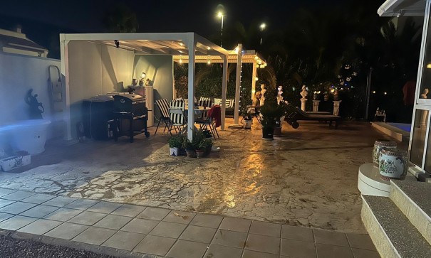 Resale - Freistehende Villa -
Hondón de las Nieves