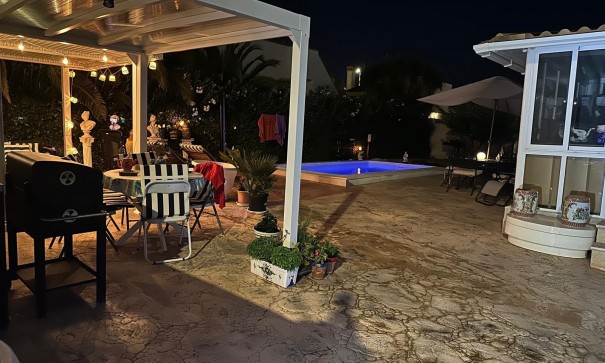 Resale - Freistehende Villa -
Hondón de las Nieves