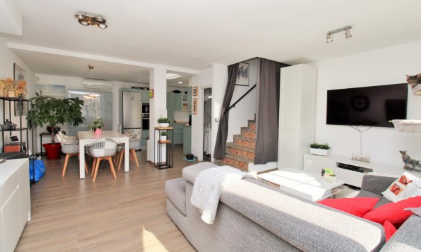 Resale - Stadthaus -
Villamartín