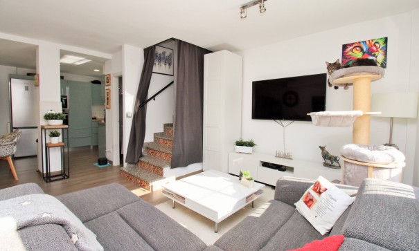 Resale - Stadthaus -
Villamartín