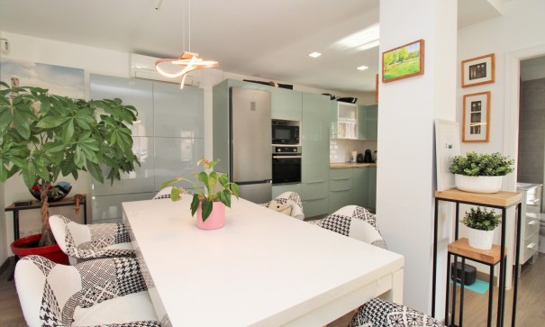 Resale - Stadthaus -
Villamartín