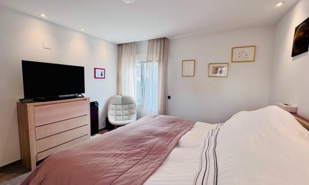 Venta - Chalet Independiente -
Algorfa