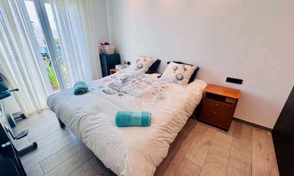 Venta - Chalet Independiente -
Algorfa