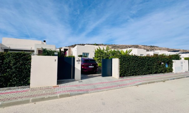 Venta - Chalet Independiente -
Algorfa