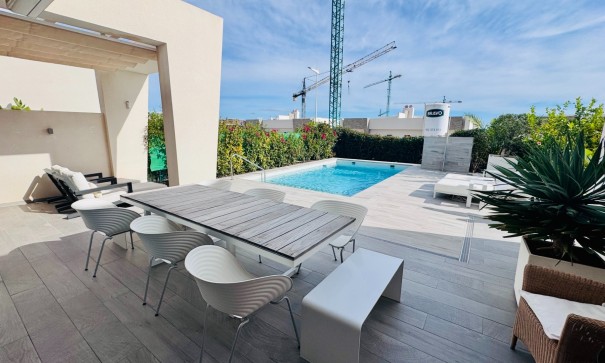 Venta - Chalet Independiente -
Algorfa