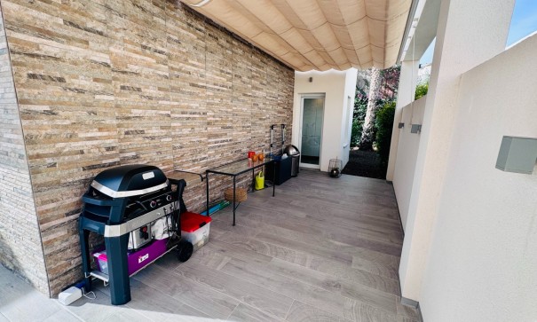 Venta - Chalet Independiente -
Algorfa