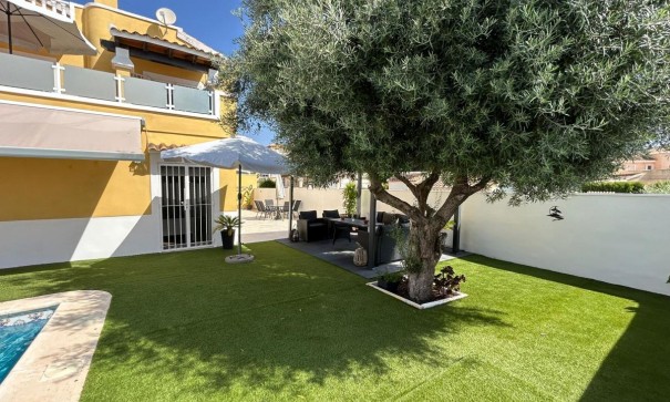 Videresalg - Fritliggende villa -
San Miguel de Salinas