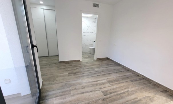 Revente - Appartement -
Torrevieja - Playa del Cura