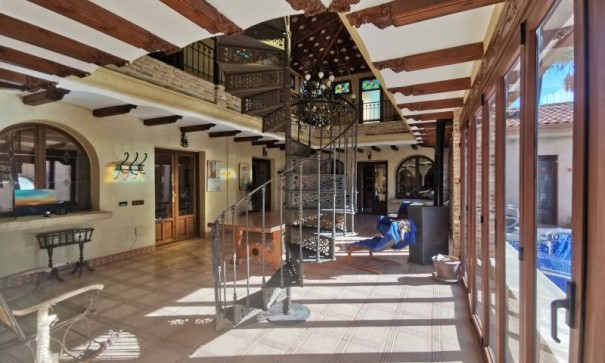 Videresalg - Fritliggende villa -
Orihuela