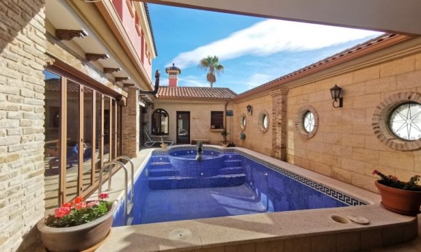 Videresalg - Fritliggende villa -
Orihuela