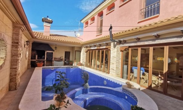 Videresalg - Fritliggende villa -
Orihuela