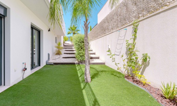 Resale - Freistehende Villa -
San Miguel de Salinas