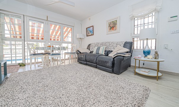 Venta - Chalet Independiente -
Playa Flamenca - Montilla