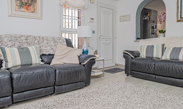 Venta - Chalet Independiente -
Playa Flamenca - Montilla