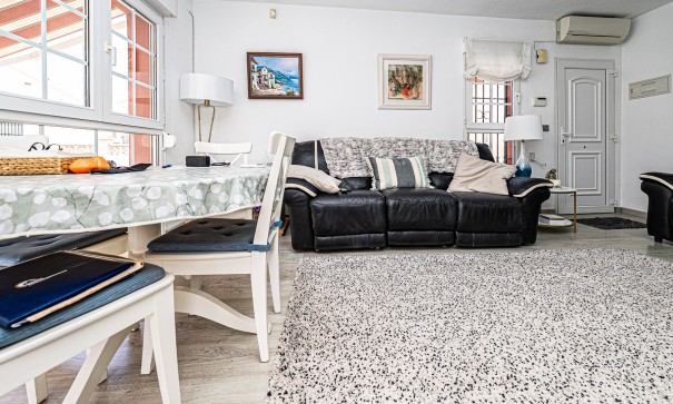 Venta - Chalet Independiente -
Playa Flamenca - Montilla