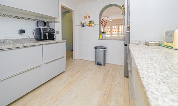 Venta - Chalet Independiente -
Playa Flamenca - Montilla