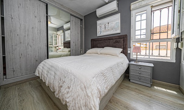 Venta - Chalet Independiente -
Playa Flamenca - Montilla