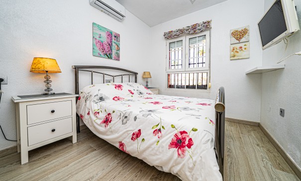 Venta - Chalet Independiente -
Playa Flamenca - Montilla