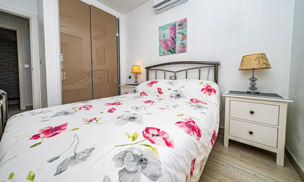 Venta - Chalet Independiente -
Playa Flamenca - Montilla