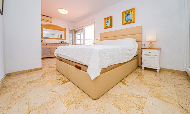 Venta - Chalet Independiente -
Playa Flamenca - Montilla