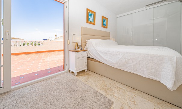 Venta - Chalet Independiente -
Playa Flamenca - Montilla