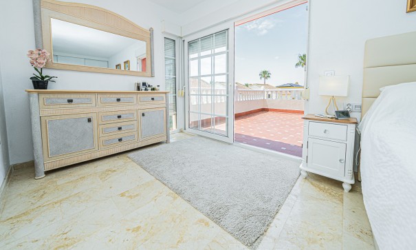 Venta - Chalet Independiente -
Playa Flamenca - Montilla