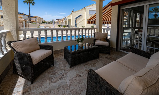 Venta - Chalet Independiente -
Playa Flamenca - Montilla