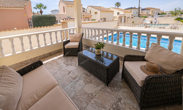 Venta - Chalet Independiente -
Playa Flamenca - Montilla