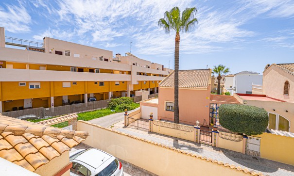 Venta - Chalet Independiente -
Playa Flamenca - Montilla