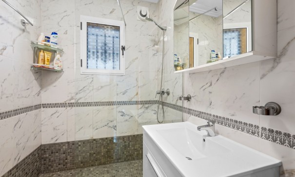 Återförsäljning - Radhus -
Torrevieja - Habaneras