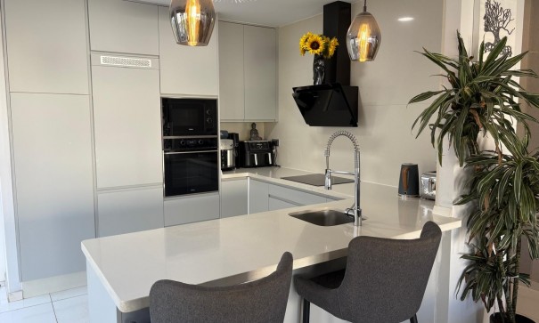 Videresalg - Fritliggende villa -
Orihuela Costa - Villamartín