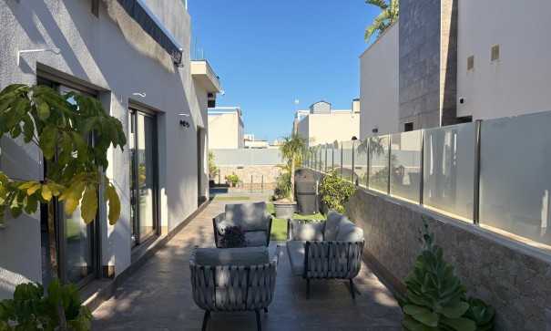 Videresalg - Fritliggende villa -
Orihuela Costa - Villamartín